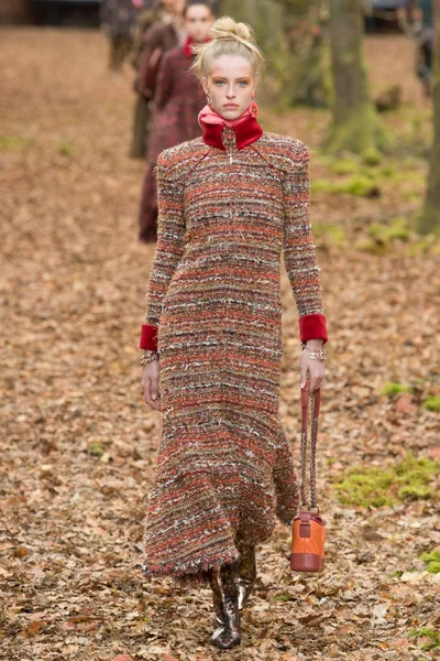 Look 30